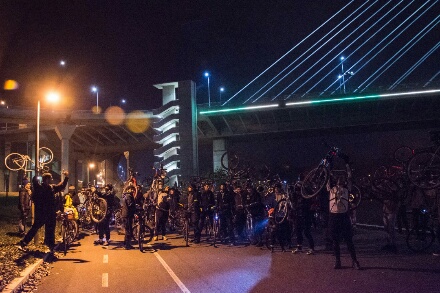 Biciklisti protestvovali zbog lifta na Mostu na Adi